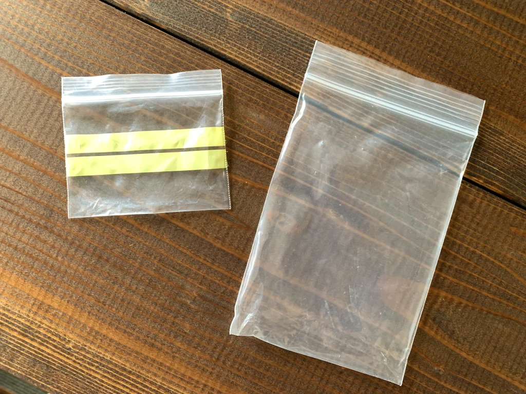 透明なジップケースの写真